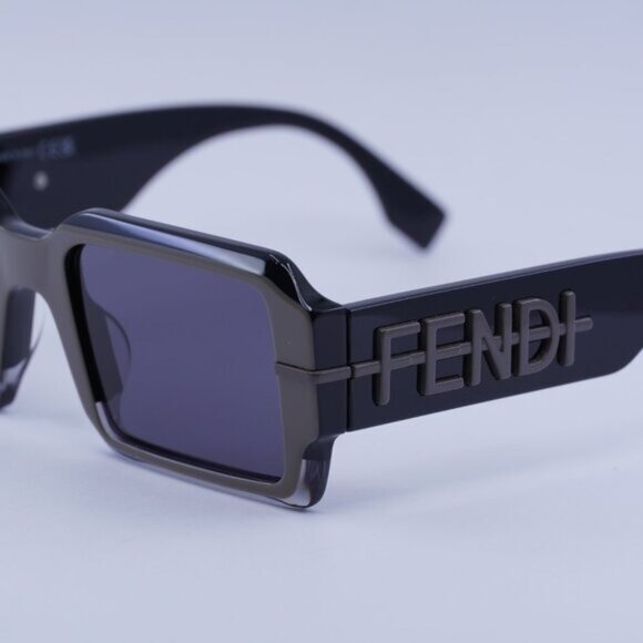 Fendi FE40073U 05A Sunglasses Black Rectangle Frame, Grey Lenses main image 8